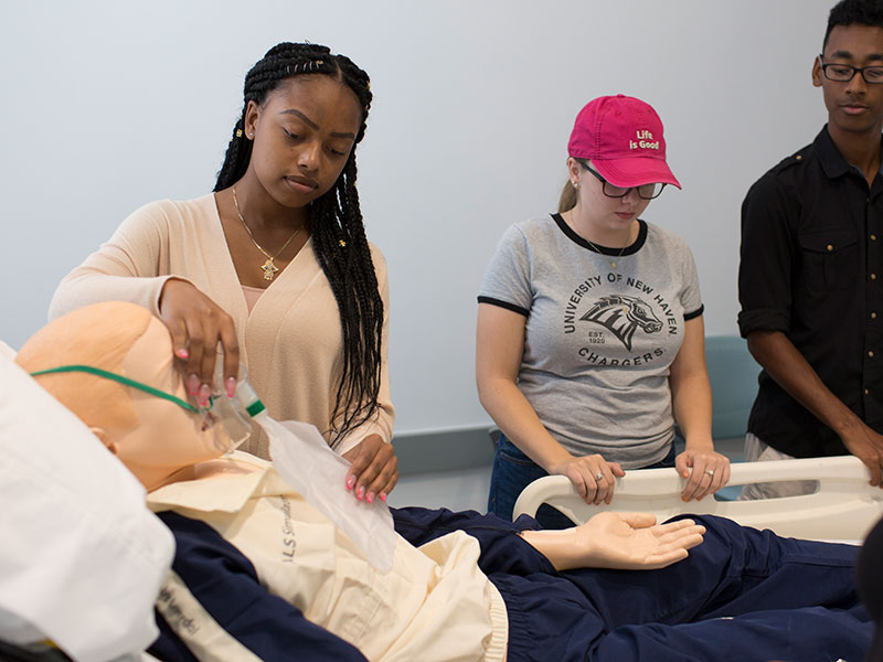 Students working with a medical dummy.