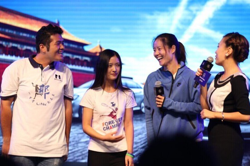Bo Yu, Ph.D., “interviewing” Li Na, his favorite athlete, at the 2014 China Open.