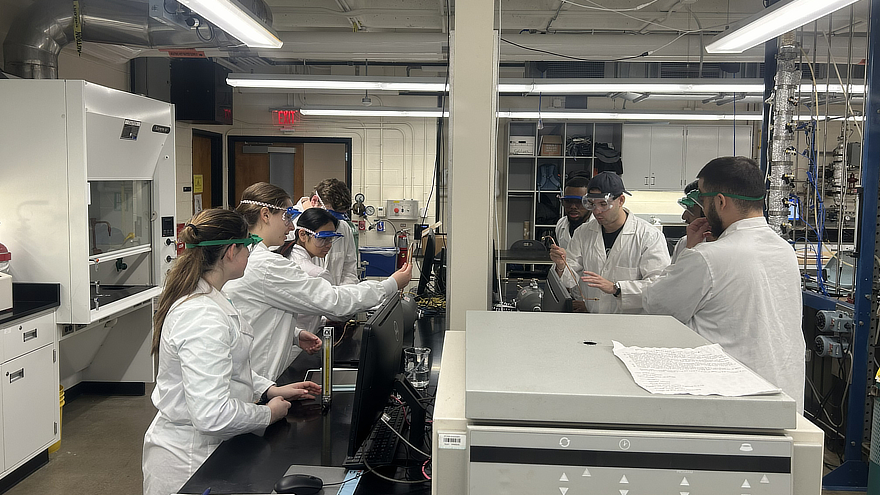 CHME Junior students working in lab
