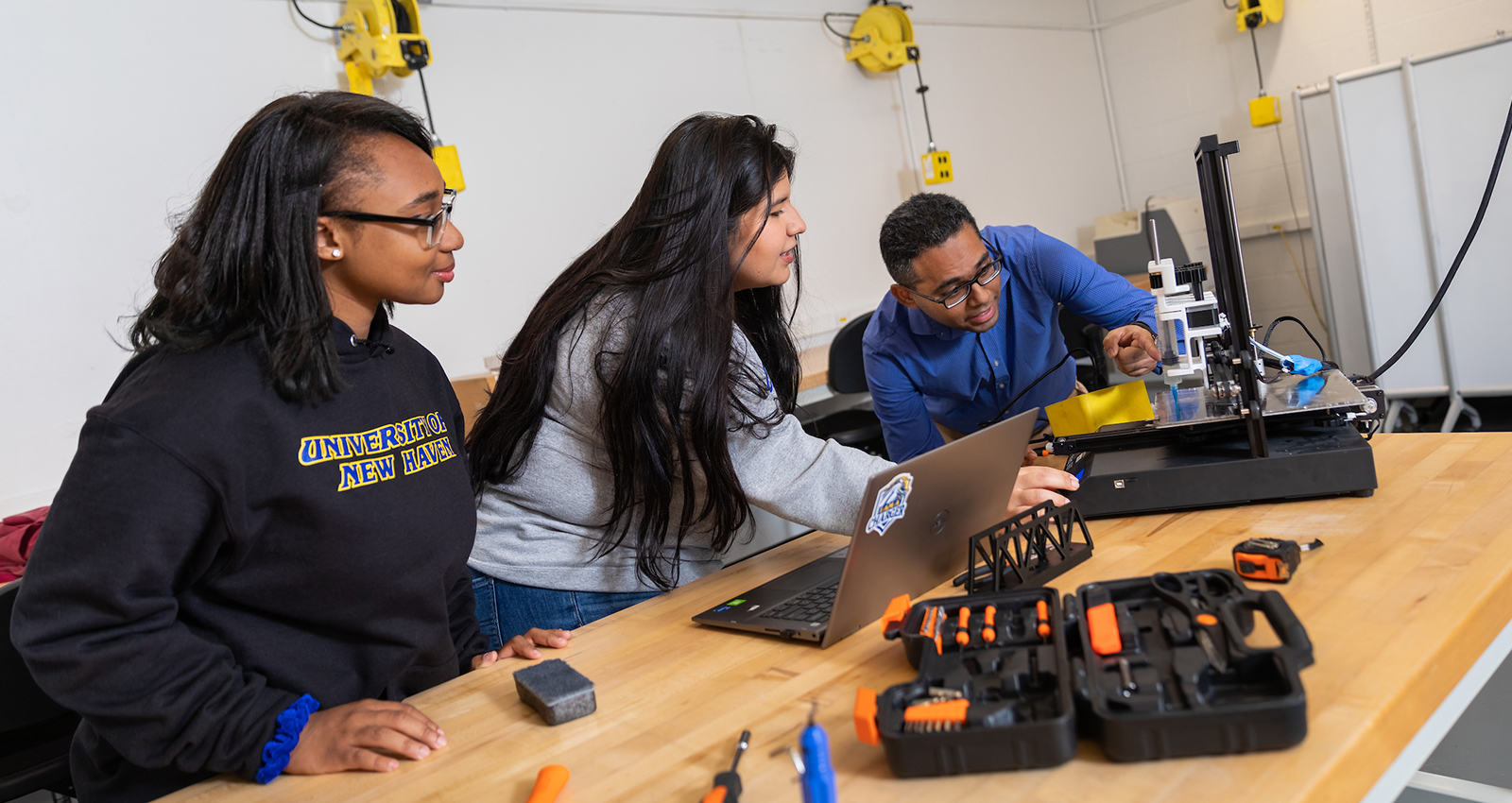 Studnets work on a project