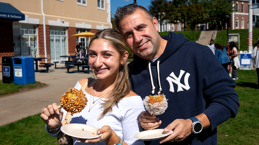 Family eating candy apples