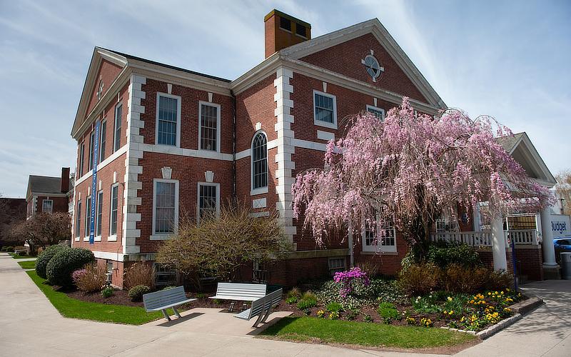 Maxcy Hall at the University of New Haven.