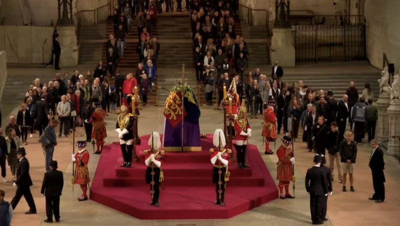 Brennig Johnson ’26 and Noah Iott ’25 (far right) recently paid their respects to Queen Elizabeth II. (Courtesy: BBC)