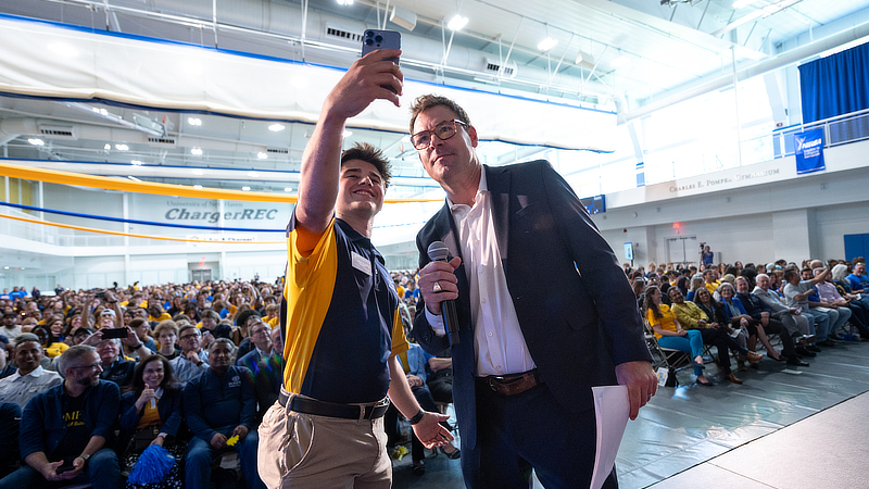 President Frederiksen and OTL Ben Herrschaft '27 take a selfie